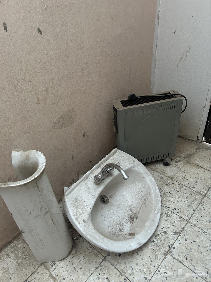 مغسله كامله مكمله جديده مع سخان شغال البرد على الأبواب64492203301250110