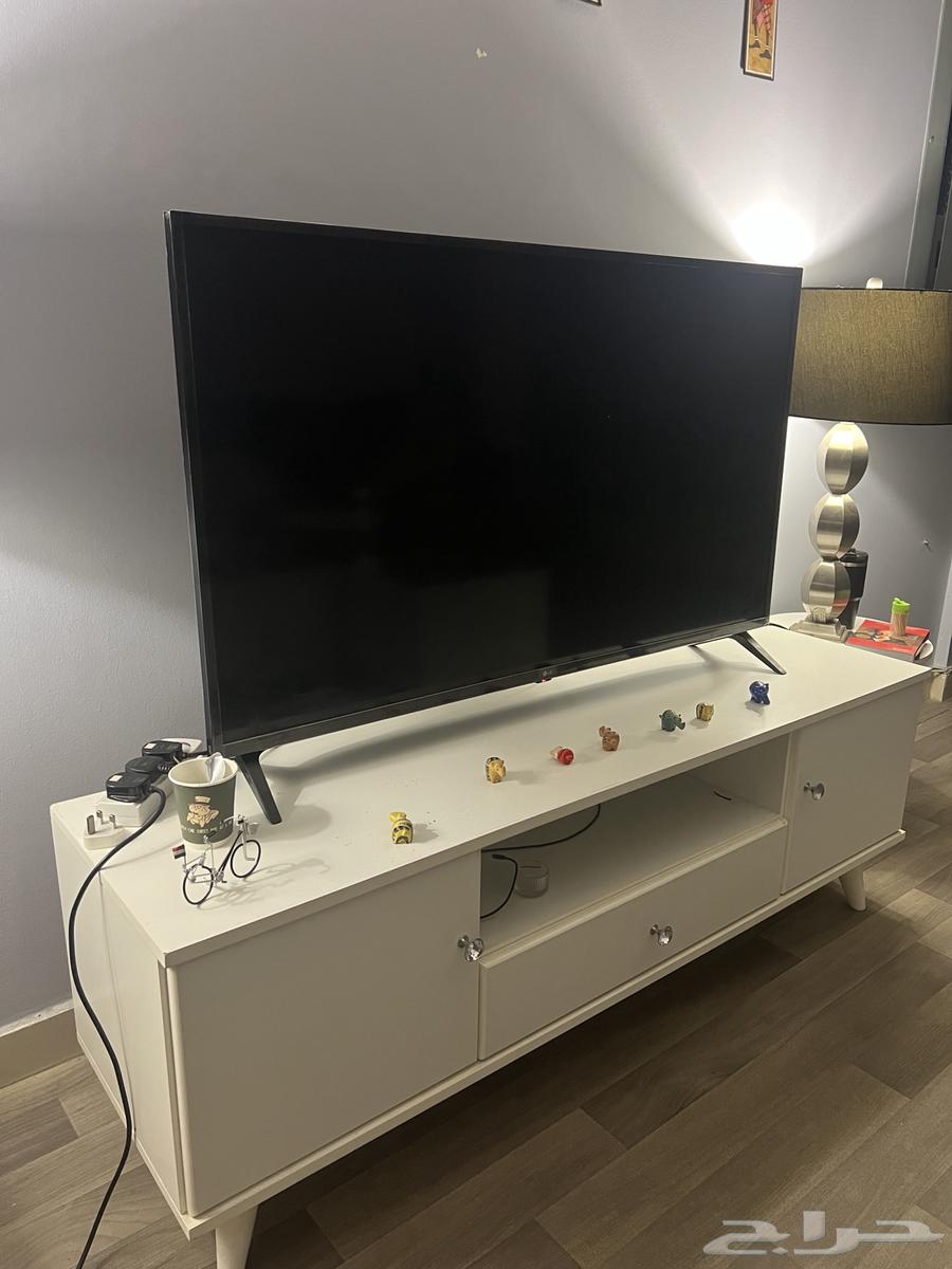 اثاث شبه جديد تلفزيون و كنب صاله و سريرين للبيع64490413271682110