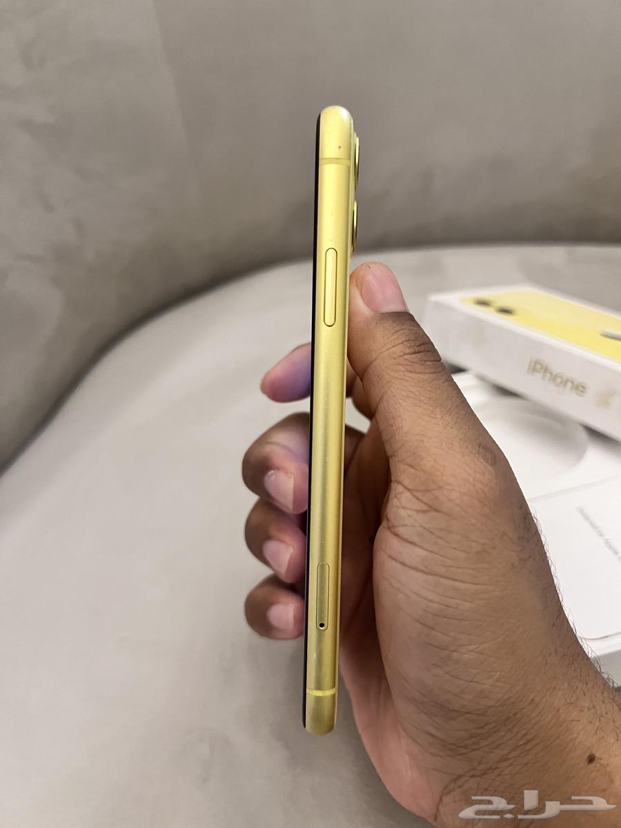 للبيع ايفون 11 مخزن 128 قيقا نظيف بكل ملحقاته64486371727746111