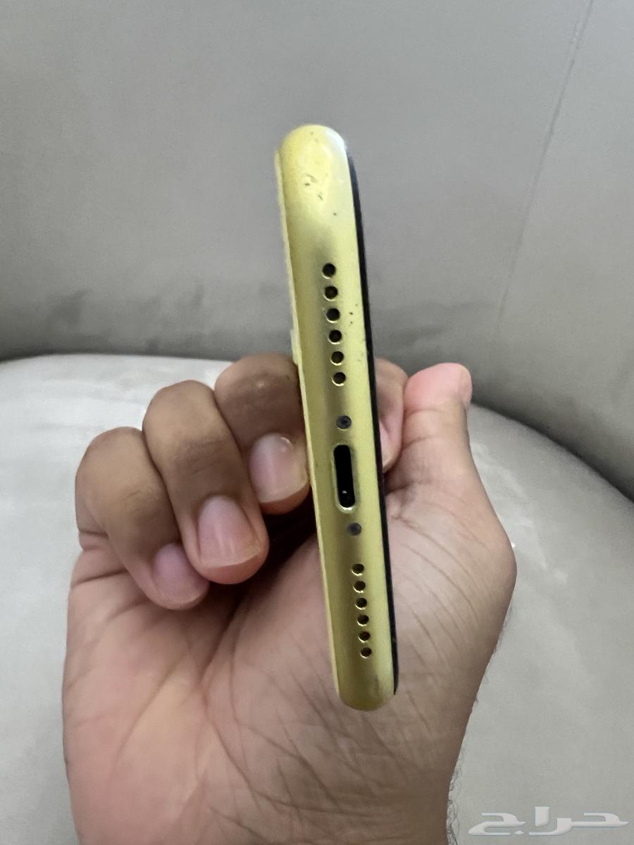 للبيع ايفون 11 مخزن 128 قيقا نظيف بكل ملحقاته64486371727746114