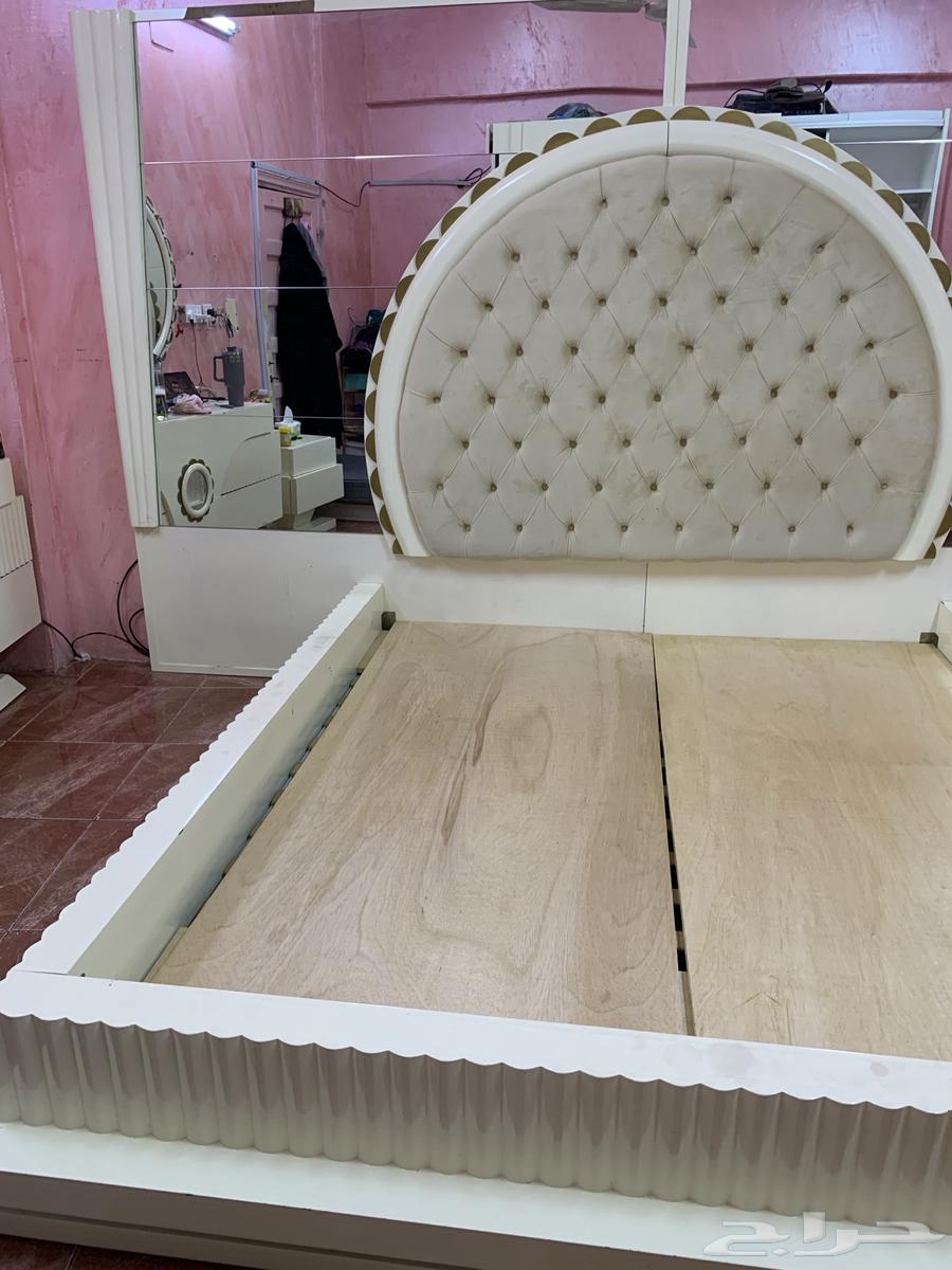 Modern-style built-in bed frame with mirror and sides for two people64491673575683111