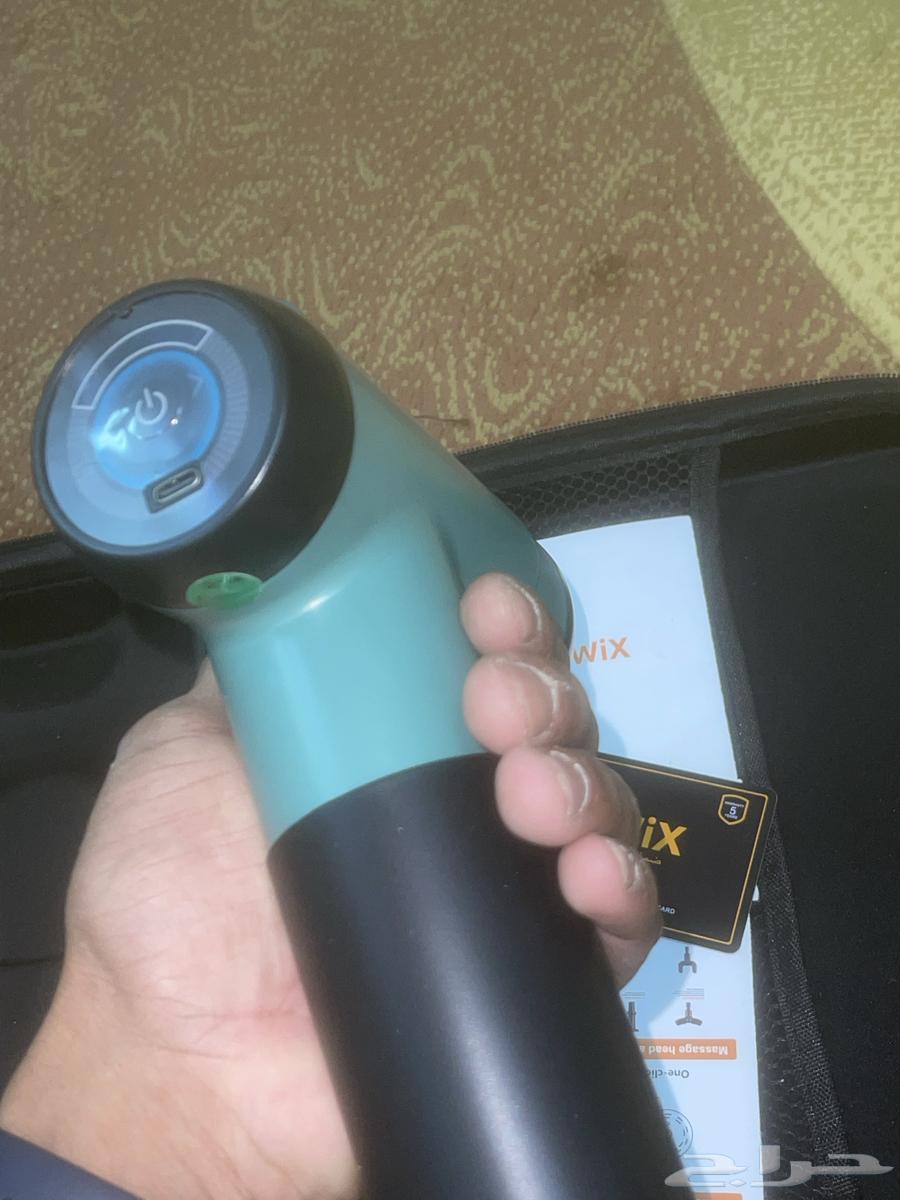 Massage device with 8 attachments and 6 speeds64493300401409110