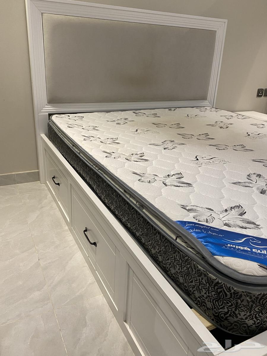 Semi-new bed with mattress, excellent condition, Mecca64485779019522112