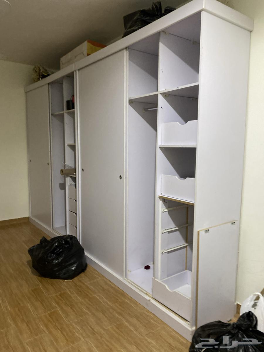 Two sofas and a cabinet, Gulf site, two sets of sofas and the cabinet is separate64492758657281110