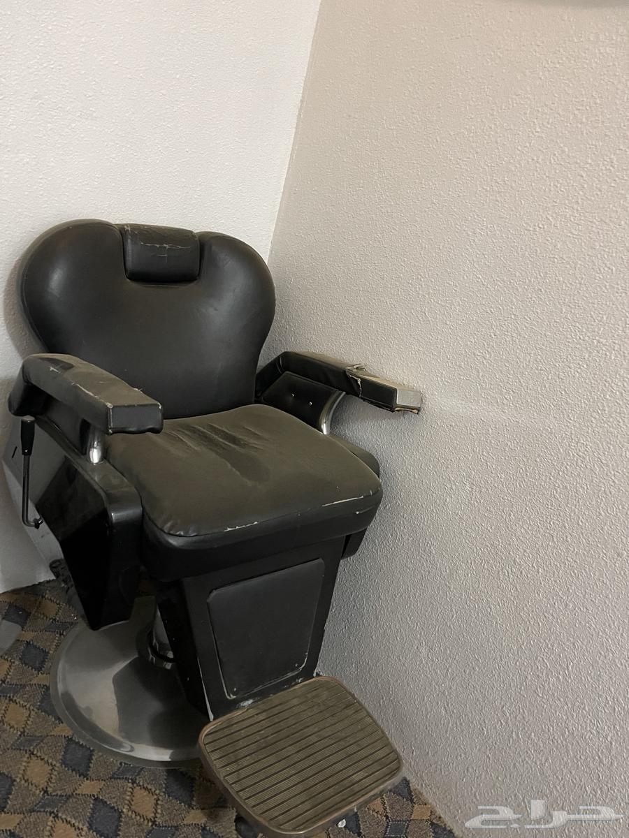 Clean used chair with working armrest64490028162178111