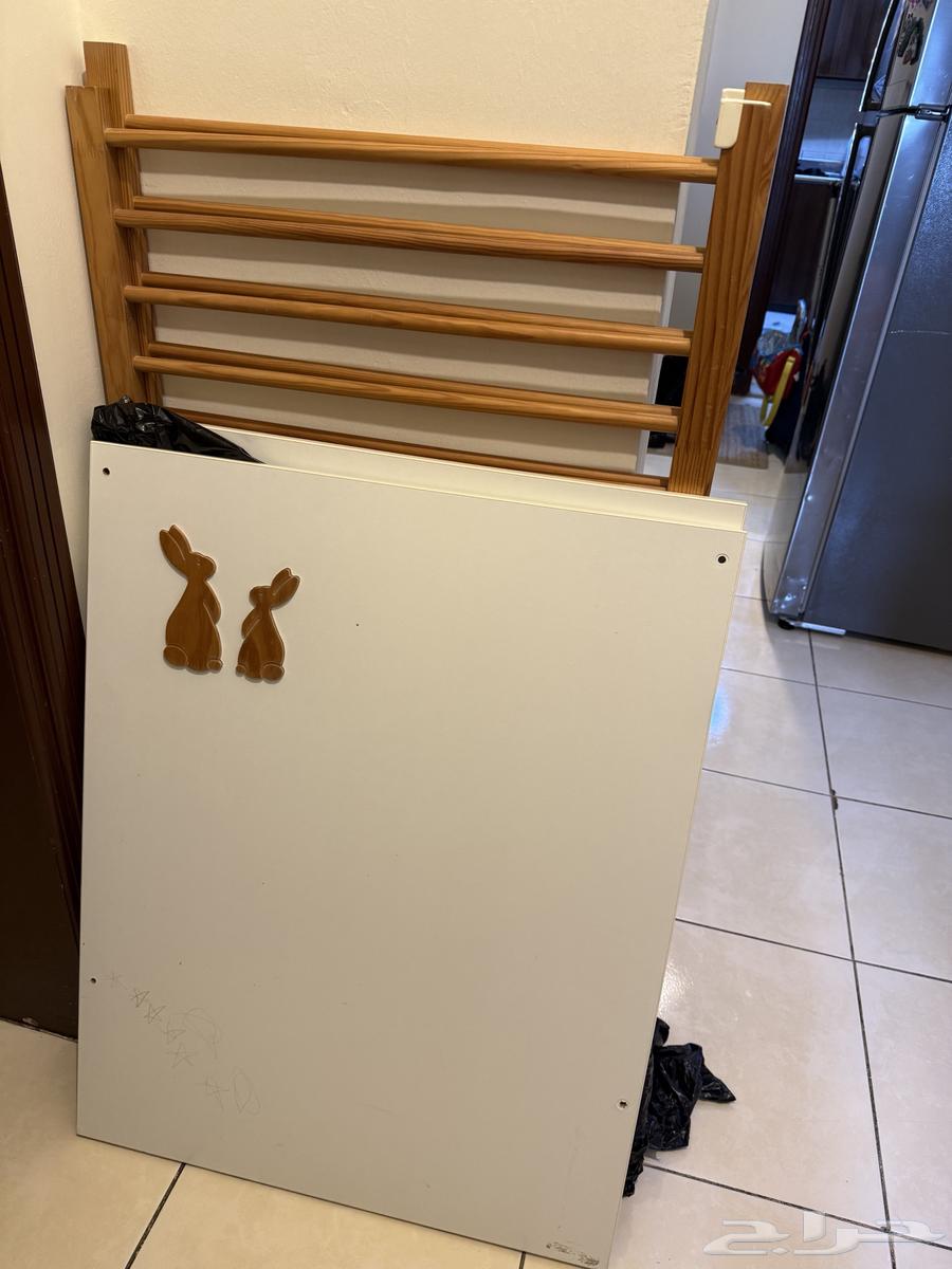 سرير اطفال و طاولة البيبي للبيع64487979014403111