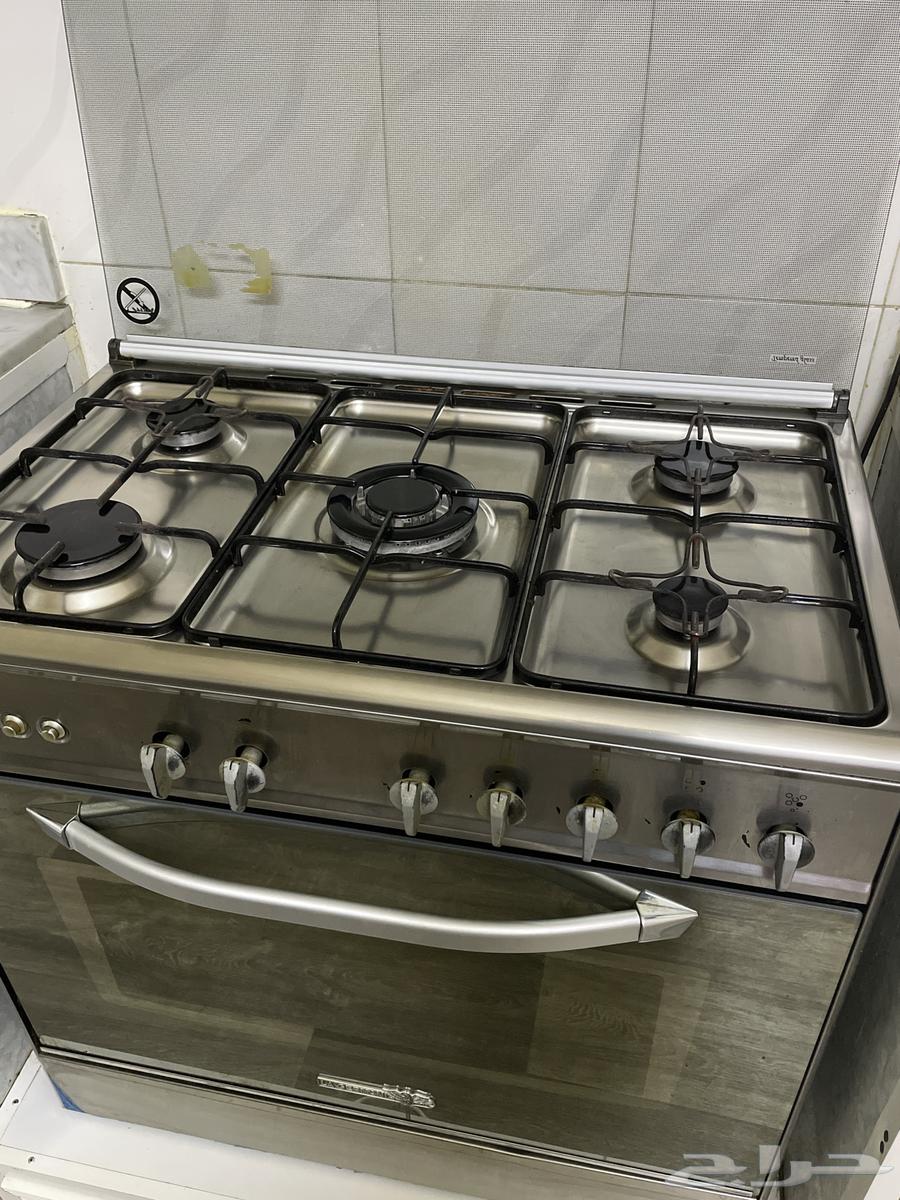 فرن نظيف وحالة ممتازه جدا64490993607938110