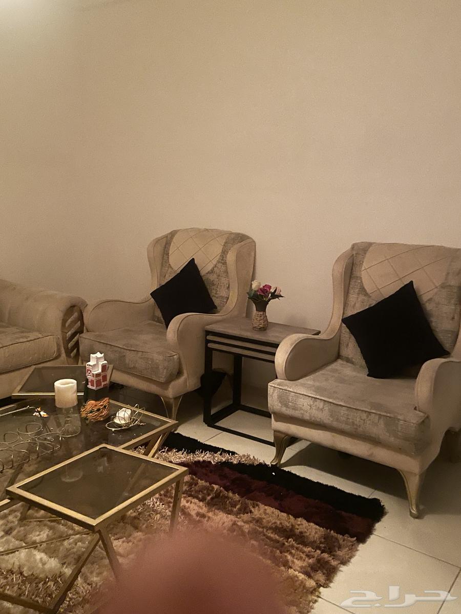 اثاث فاخر كنب وسجادة وطاولات ونجفة64492907662595110