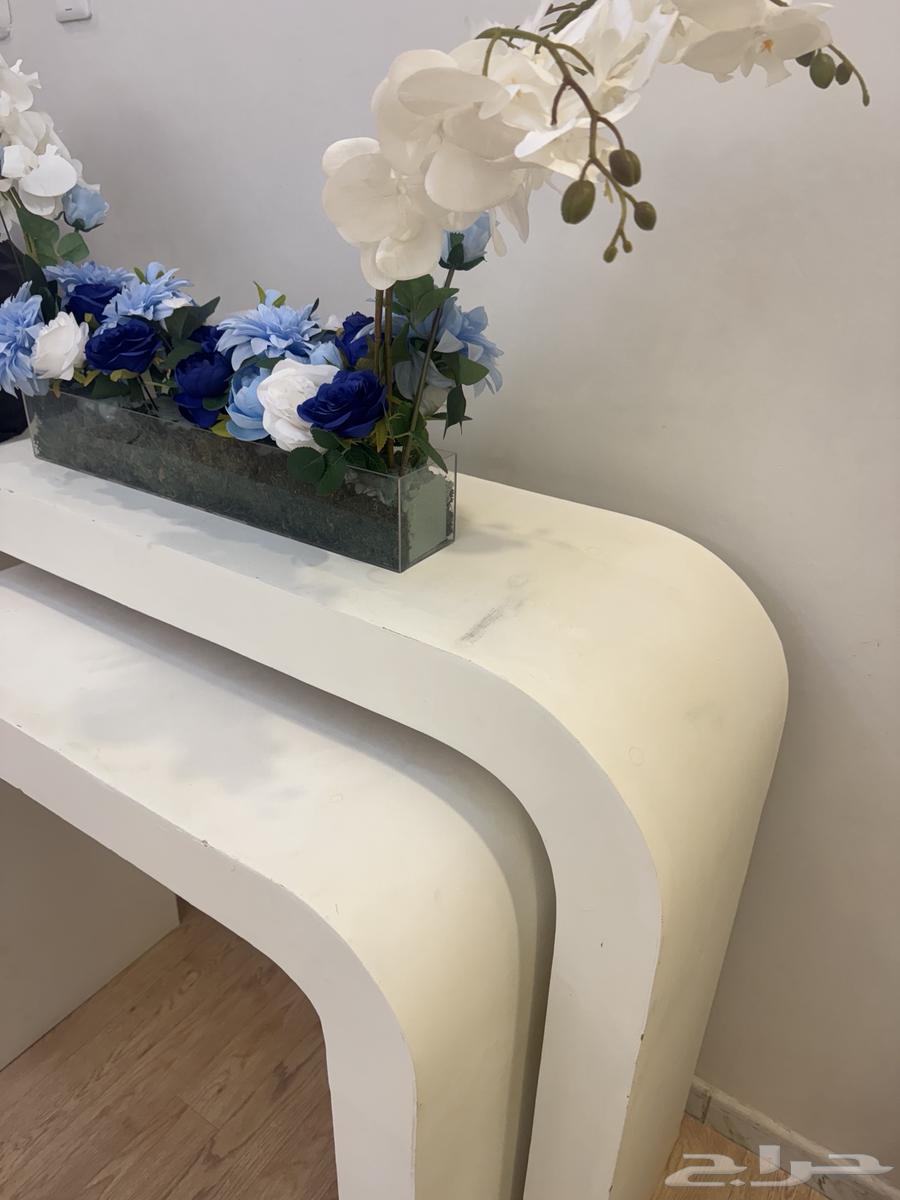 Stand with the rose64486993590402113