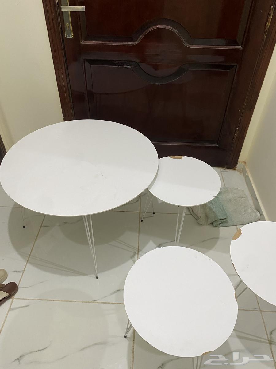 Leather sofa, guest tables64486329345411111