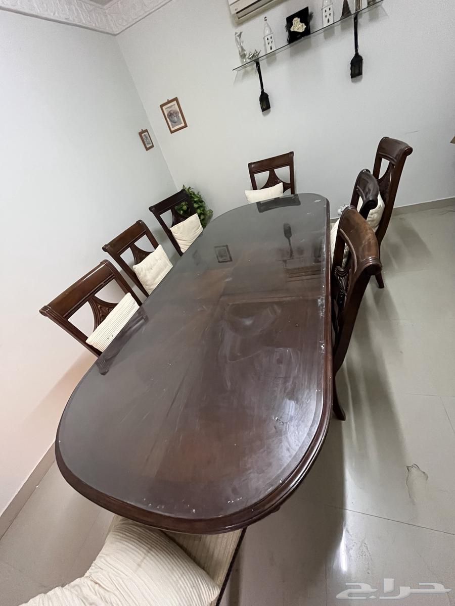 Dining table with five chairs, good condition64491660042369112