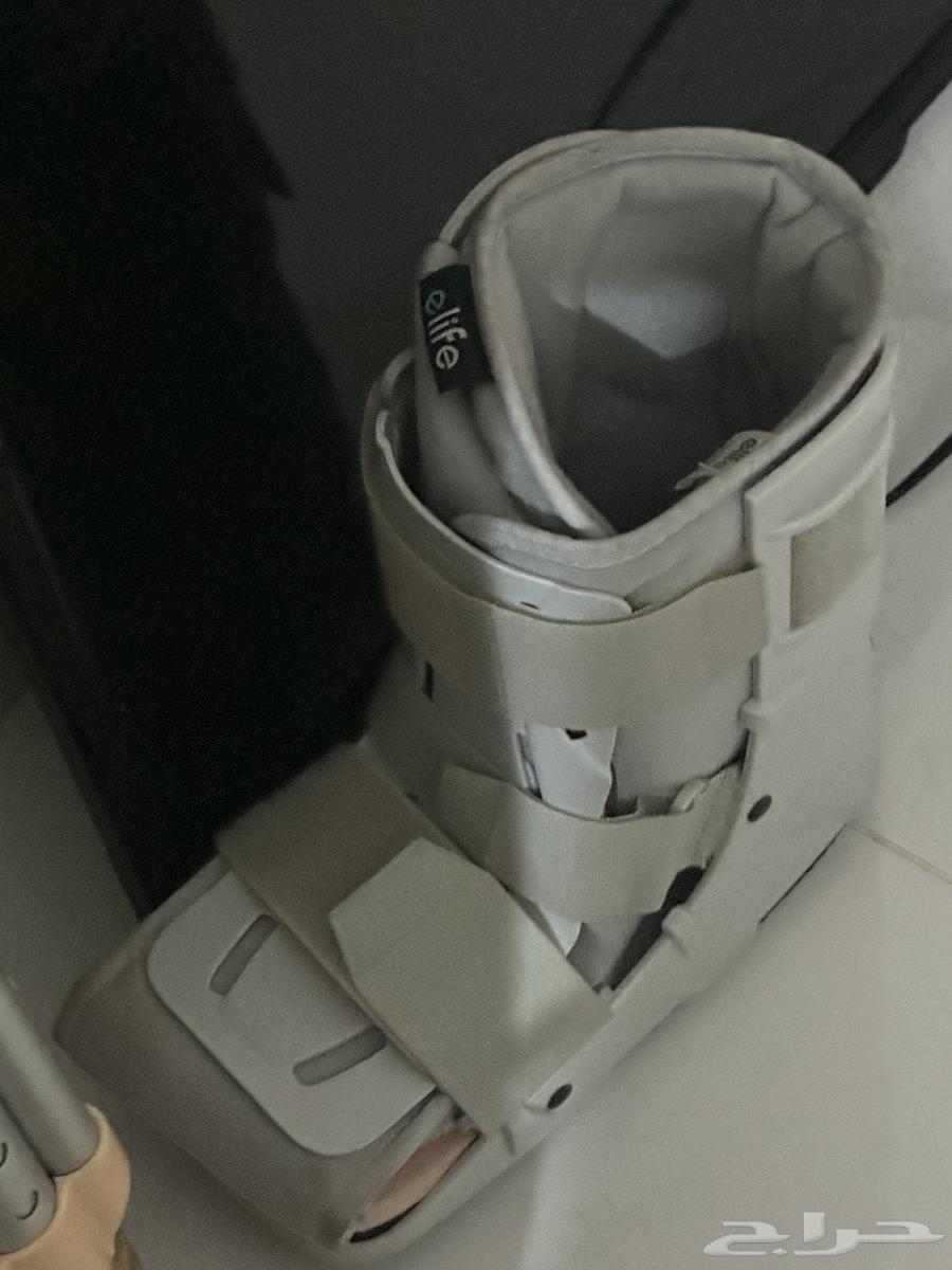 تلفزيون دانسات و عكازين و حذاء walking boot و كرسي متحرك64487346390145110