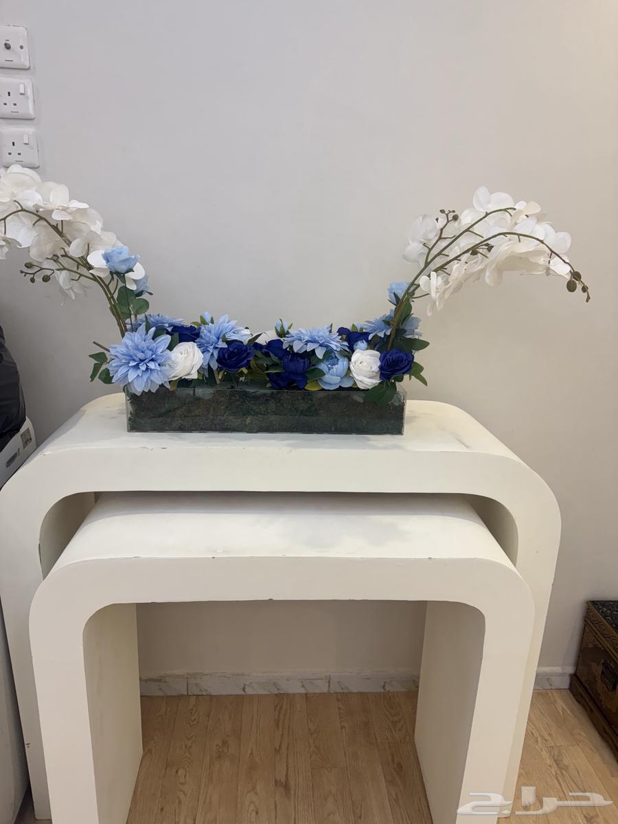 Stand with the rose64486993590402111