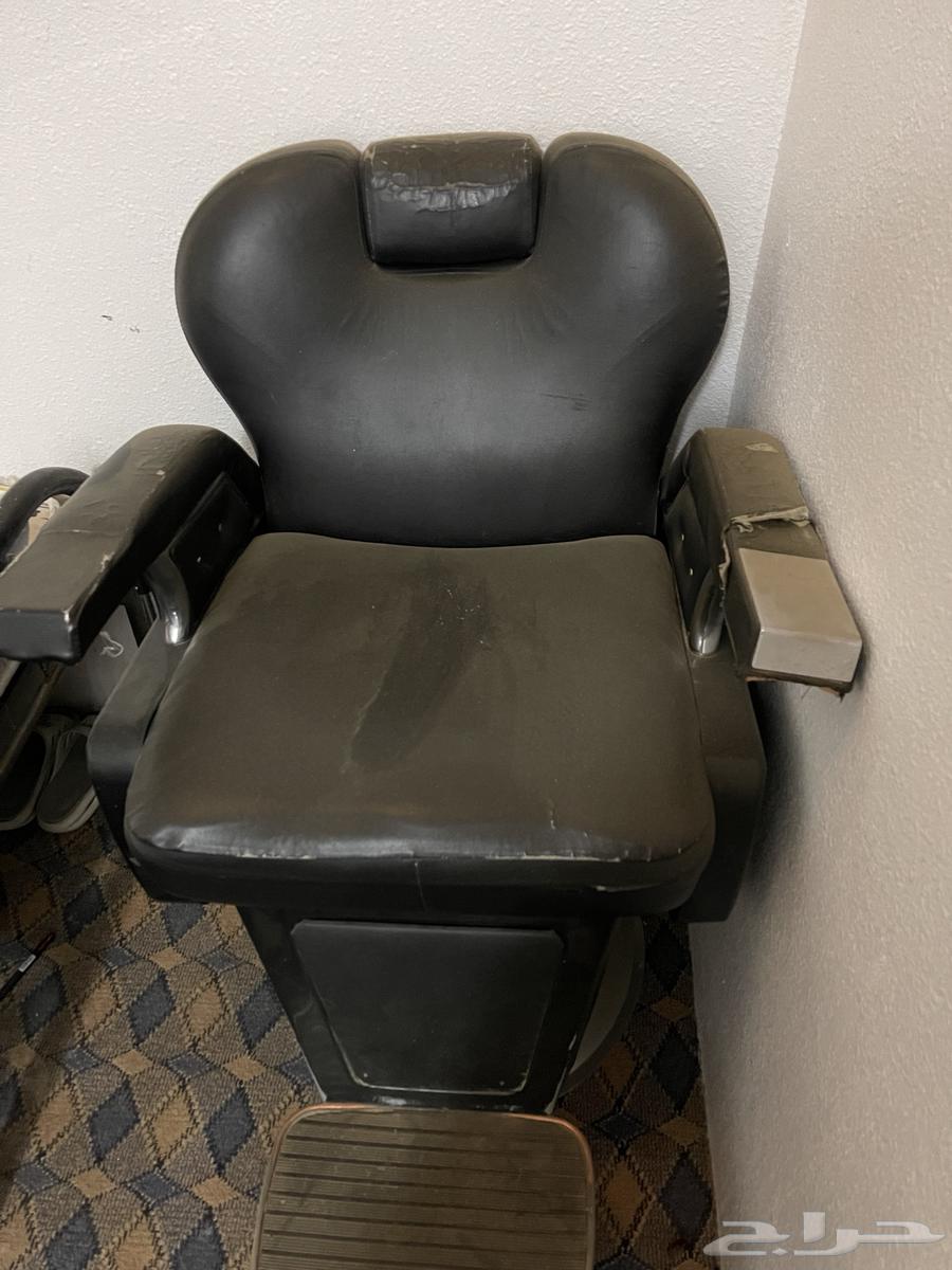 Clean used chair with working armrest64490028162178110