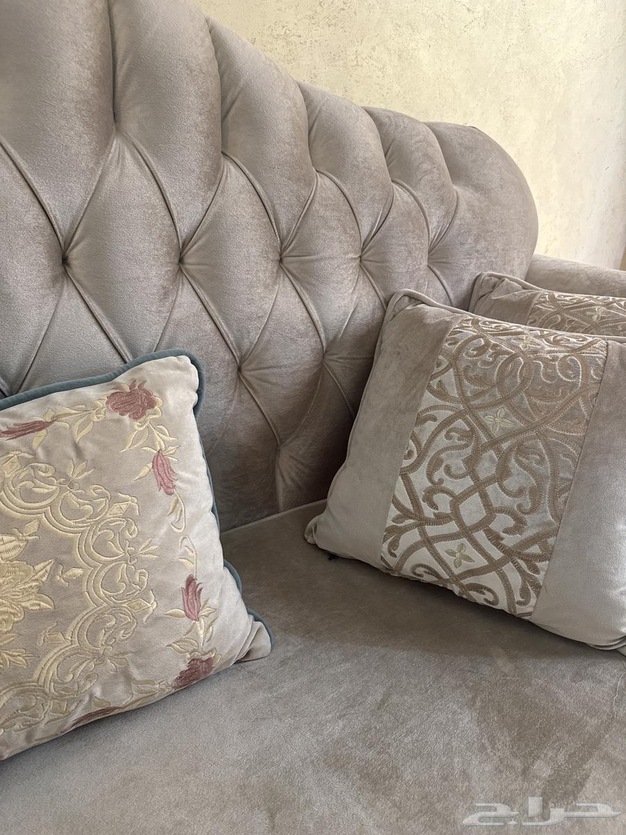 Luxurious and clean sofa set with curtains64489986374659112