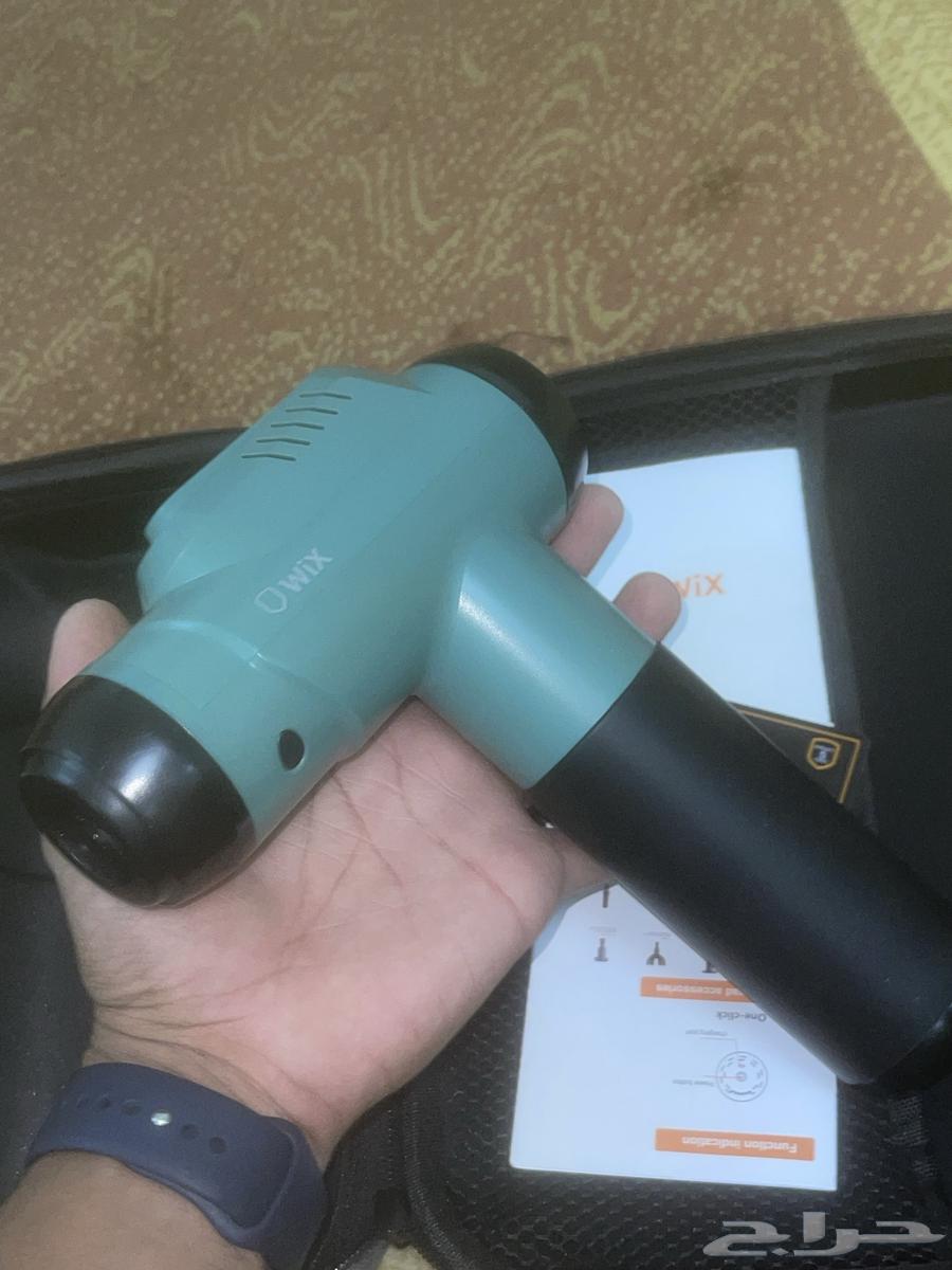 Massage device with 8 attachments and 6 speeds64493300401409111