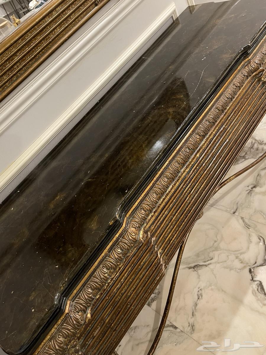 Table with mirror64486813013123111