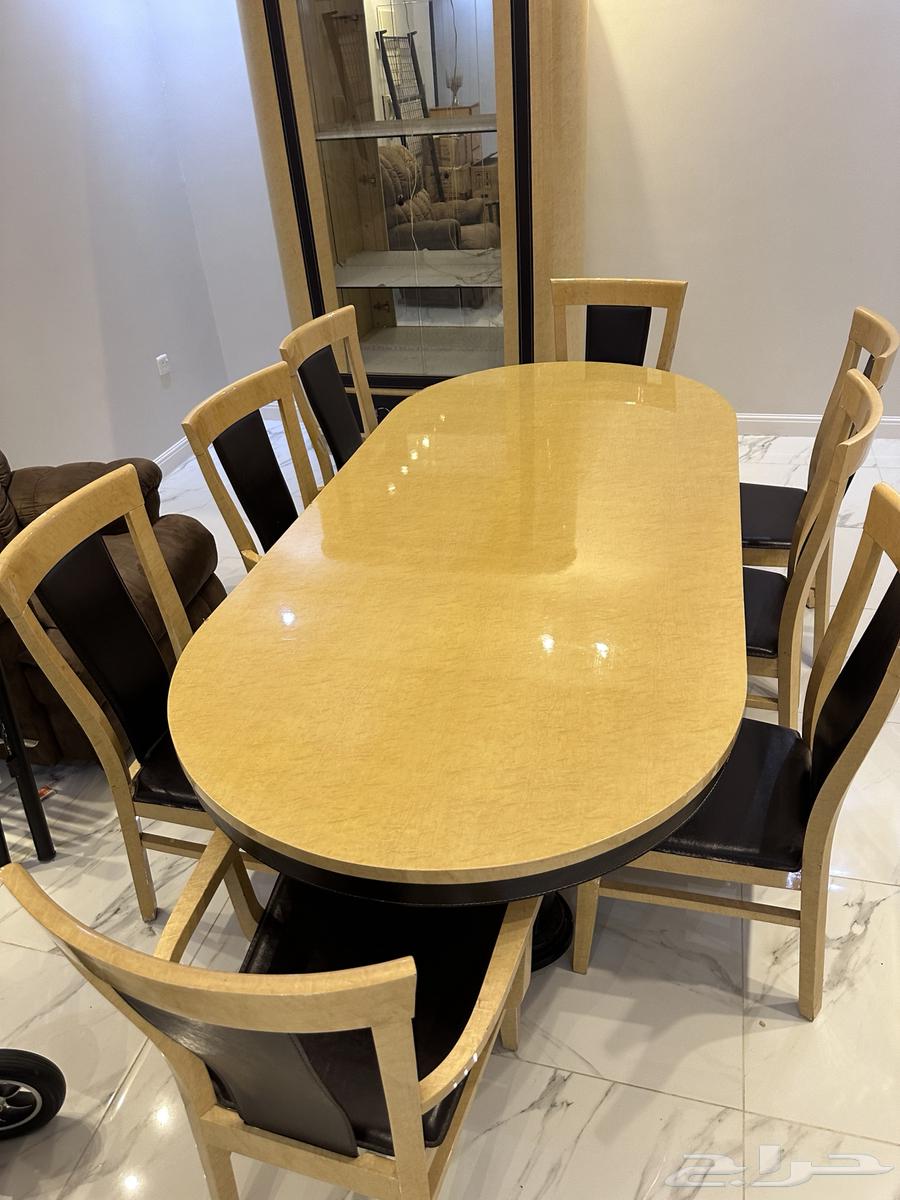 كنب نظيف وطاولة طعام بدولاب64488449547011113