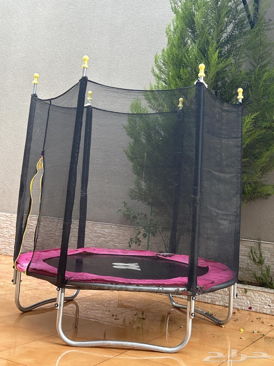 New and clean baby crib used for less than a month64491360750081110