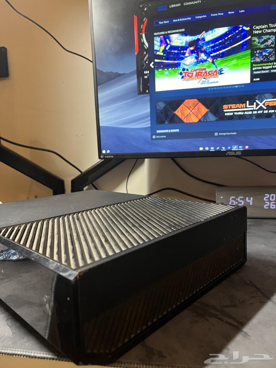 إكسبوكس ون نظيييف شبه جديد معه يد وسلك نظييف واستعمال حشمه64492353084929110