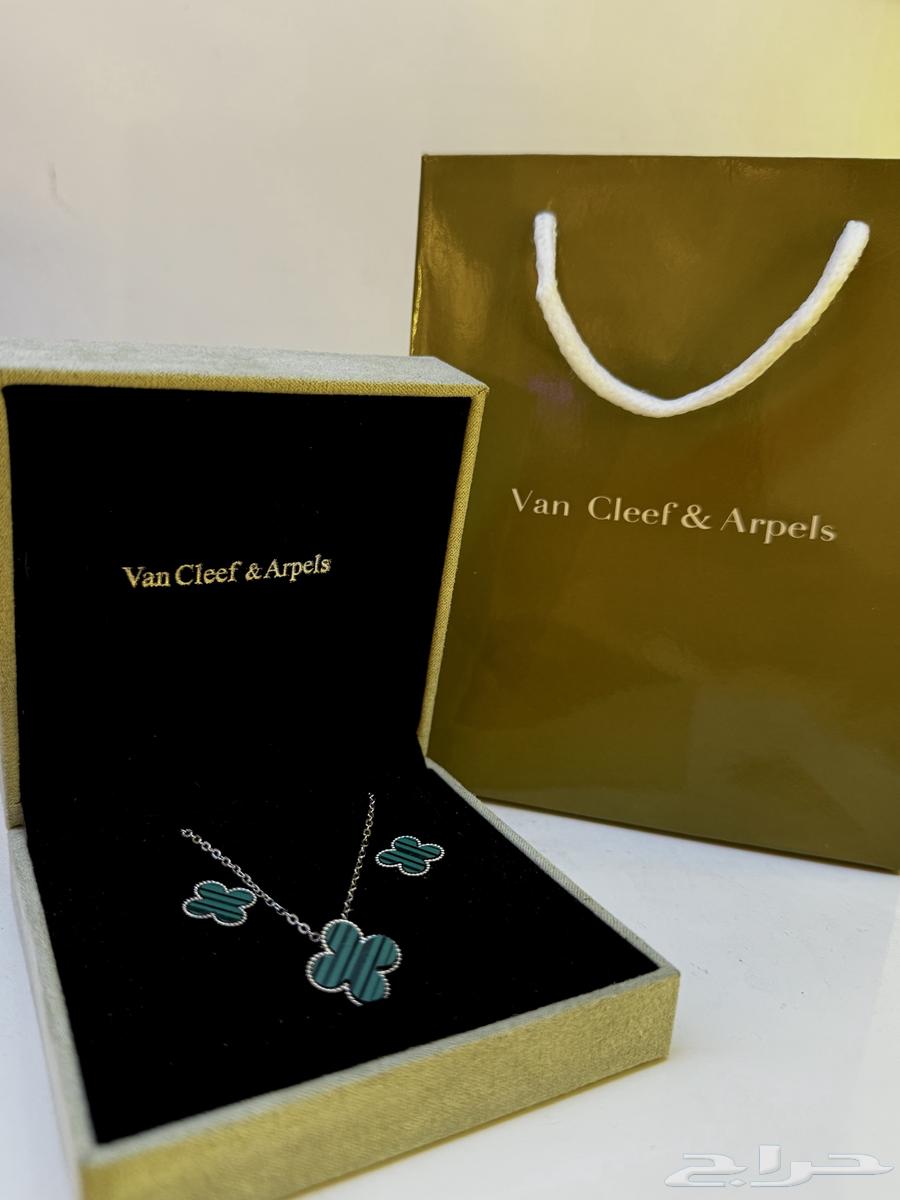 عقد مع حلق فاخر من Van Cleef   Arpels   تضيف لمسه لا جمالك64493809511681110