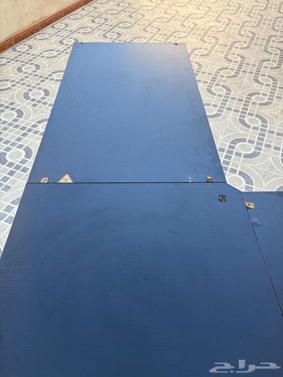 طاوله قيمنق اسود فيها خدوش بسيطه64491347245571114
