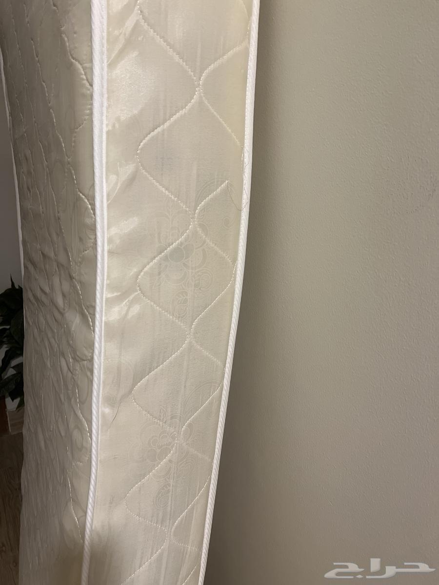 The condition of the apartments is good, measuring two meters by two meters64492663365122110