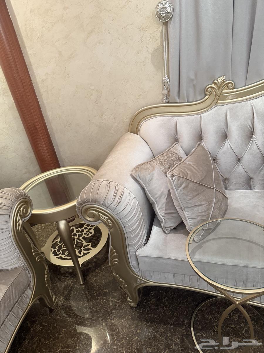 Luxurious and clean sofa set with curtains64489986374659111