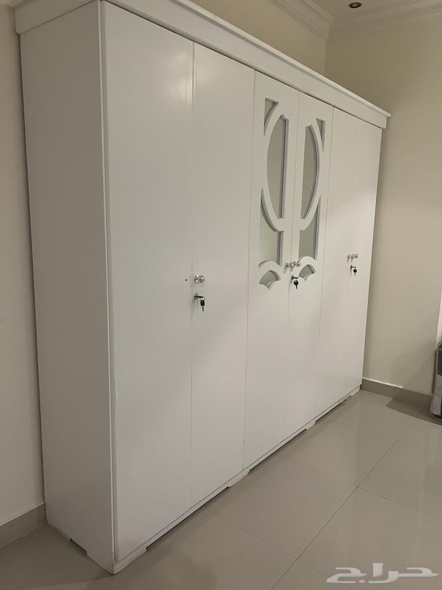 اثاث شبه جديد تلفزيون و كنب صاله و سريرين للبيع64490413271682114