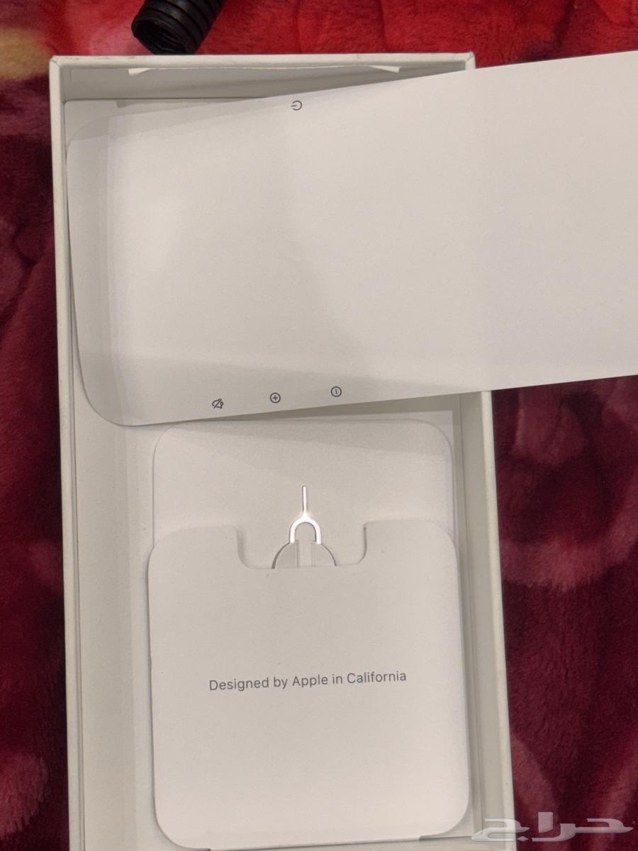 ايفون 15 بروماكس 256 جيجا نظيف معا جميع ملحقاته والبطاريه9064494030813314111