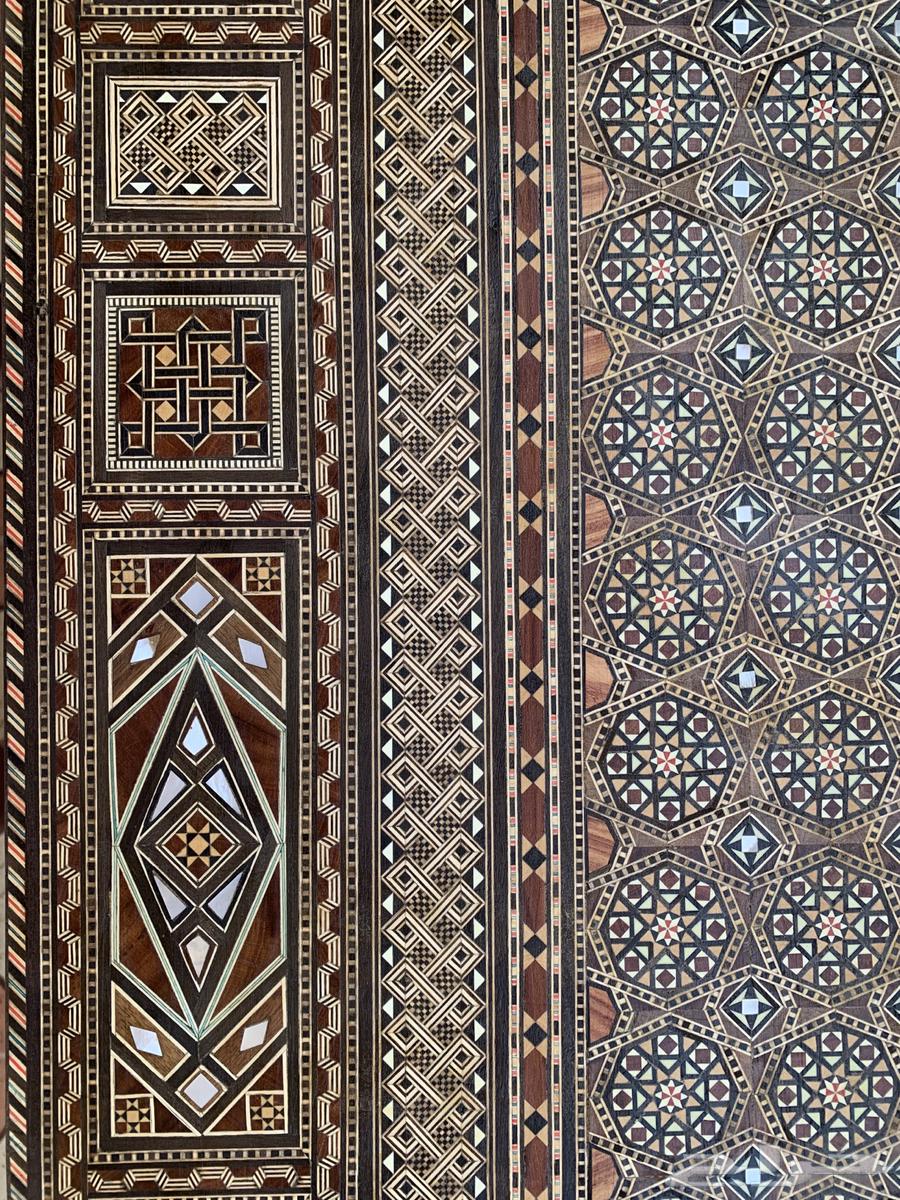 طاولة طعام دمشقي موزاييك مطعم بالصدف انتيك وقطعتين فاترينا64488298482051113