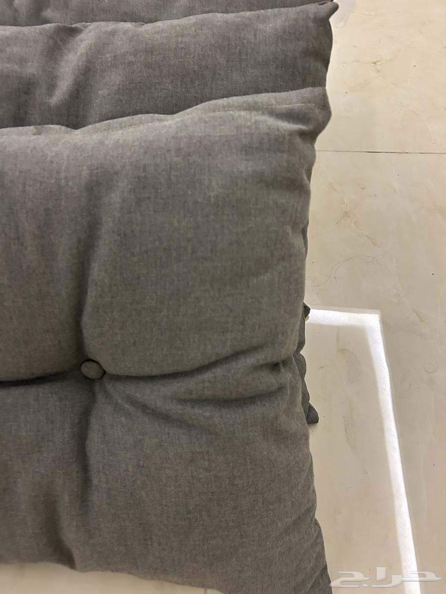 Floor seating (lowered)64486702710530111