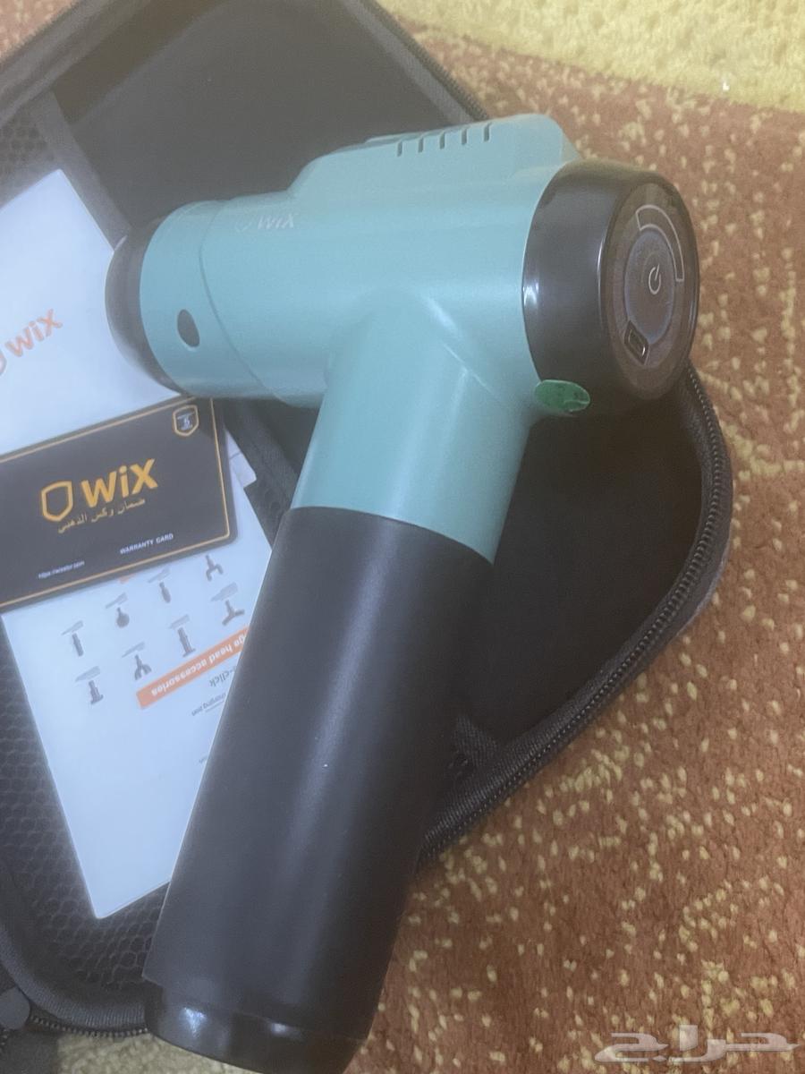 Massage device with 8 attachments and 6 speeds64493300401409112