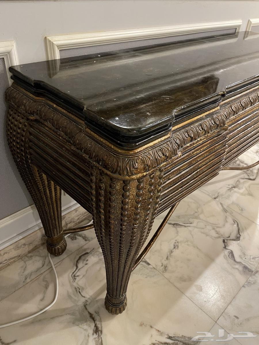 Table with mirror64486813013123113