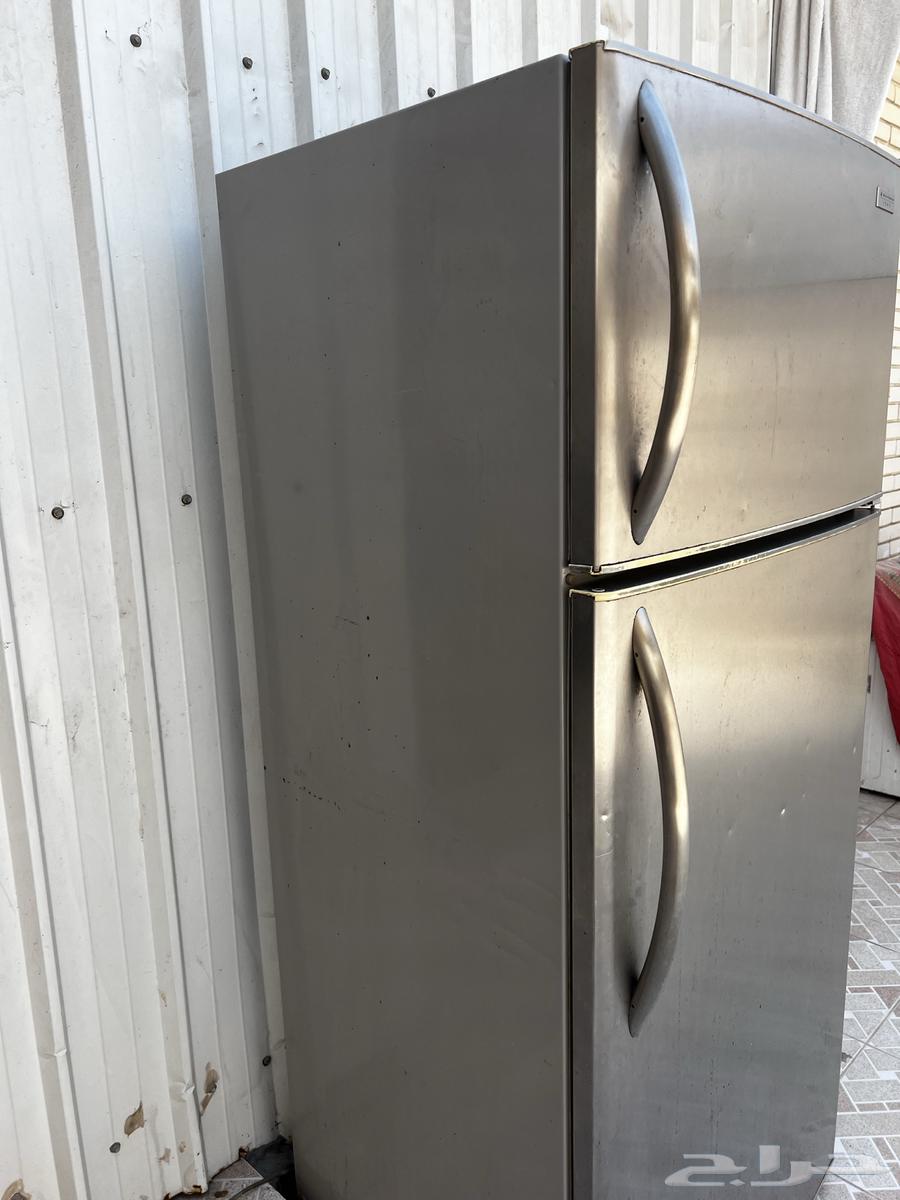 Screen with refrigerator64494304800641113