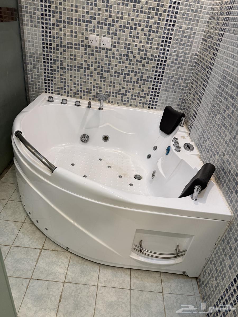 Selling a 2-person jacuzzi and glass partition64492487534465111