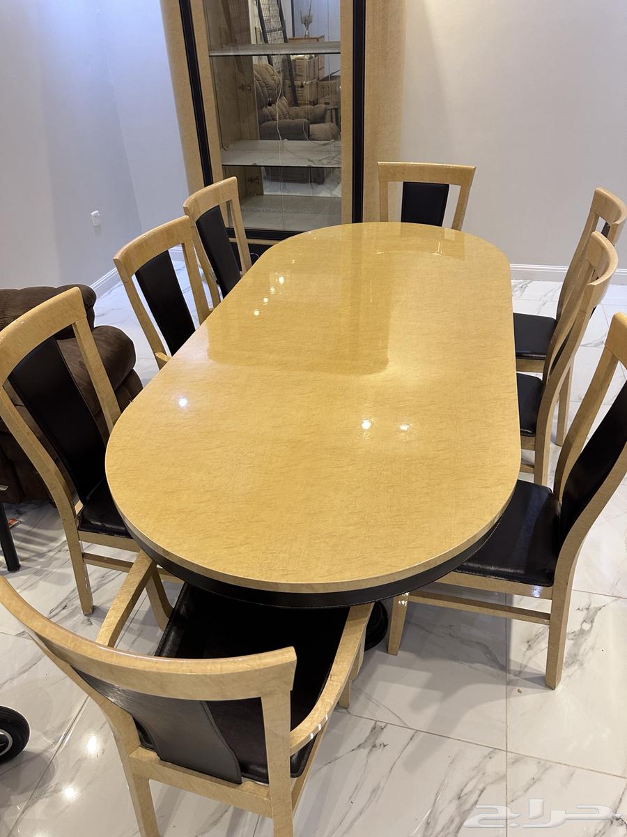 كنب نظيف وطاولة طعام بدولاب64488449547011112