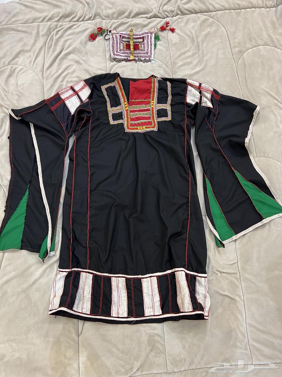 برقع وثوب قديم جدا نسائي يستخدم وقت المناسبات الوطنيه64494318142338110