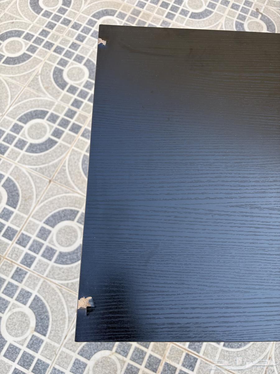 طاوله قيمنق اسود فيها خدوش بسيطه64491347245571113