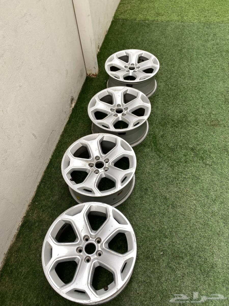 Two Toros wheel sets, one with tires and one with sensors, almost new64491238662787110