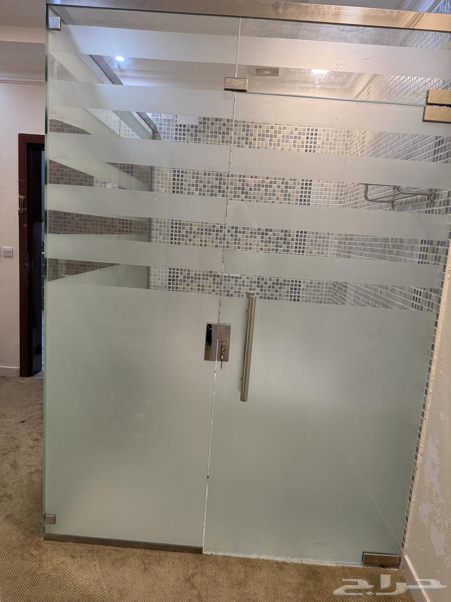 Selling a 2-person jacuzzi and glass partition64492487534465112