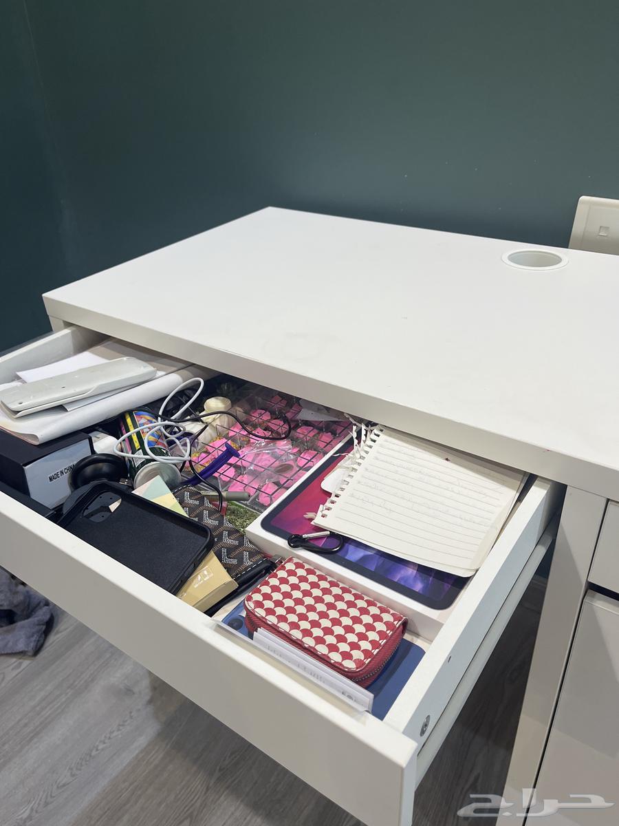 مكتب ابيض64487470841602112