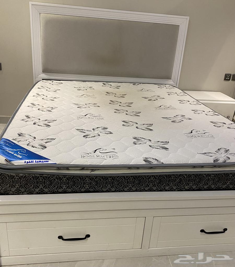 Semi-new bed with mattress, excellent condition, Mecca64485779019522114