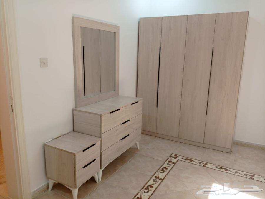 Four door wardrobe are available in multiple colors.64492541216259113