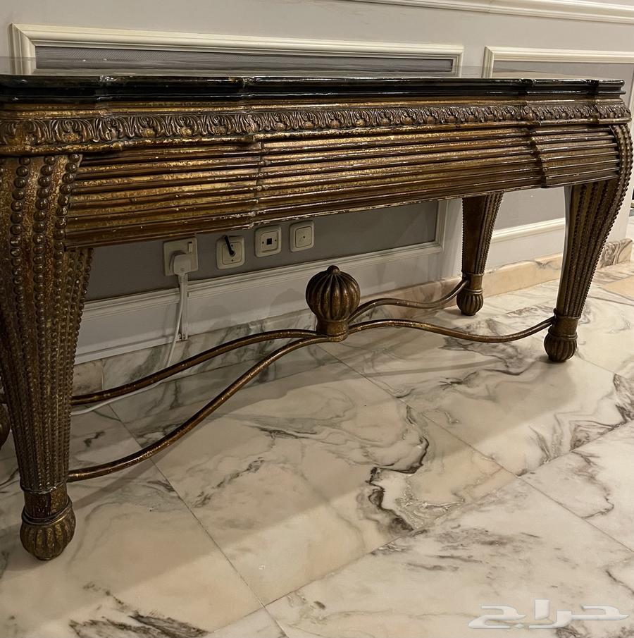 Table with mirror64486813013123114