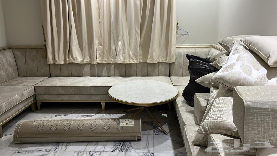 أثاث نظيف جدا  للبيع والرجاء لايتصل إلا الصادق بالشراء ..64492745098627112