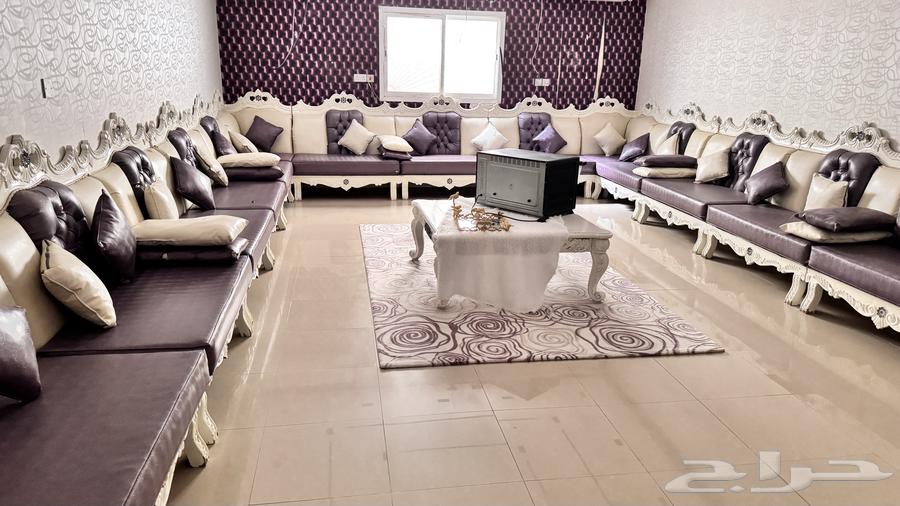 للبيع كنب يتسع 30 شخص64494140020994111