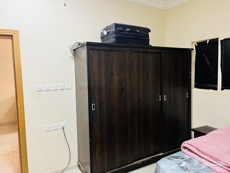 Complete bedroom set with bed, mattress, dressing table, and wardrobe64493286654594111