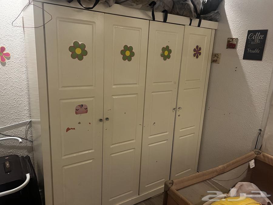 للبيع طقم كنب ودولاب اربع ارفف64492339110019110