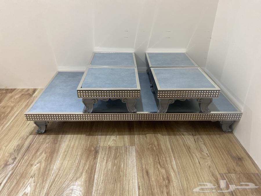 طاوله كبيره ومعها 4 طاولات خدمه64491660018947111